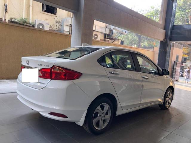 https://images10.gaadi.com/usedcar_image/4310722/original/processed_dfac7a52532e7b290ed048910c617255.jpg?imwidth=6401