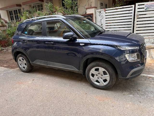 https://images10.gaadi.com/usedcar_image/4310730/original/09810dcdf1ade9c59c0a55a85a882eb3.jpeg?imwidth=6402