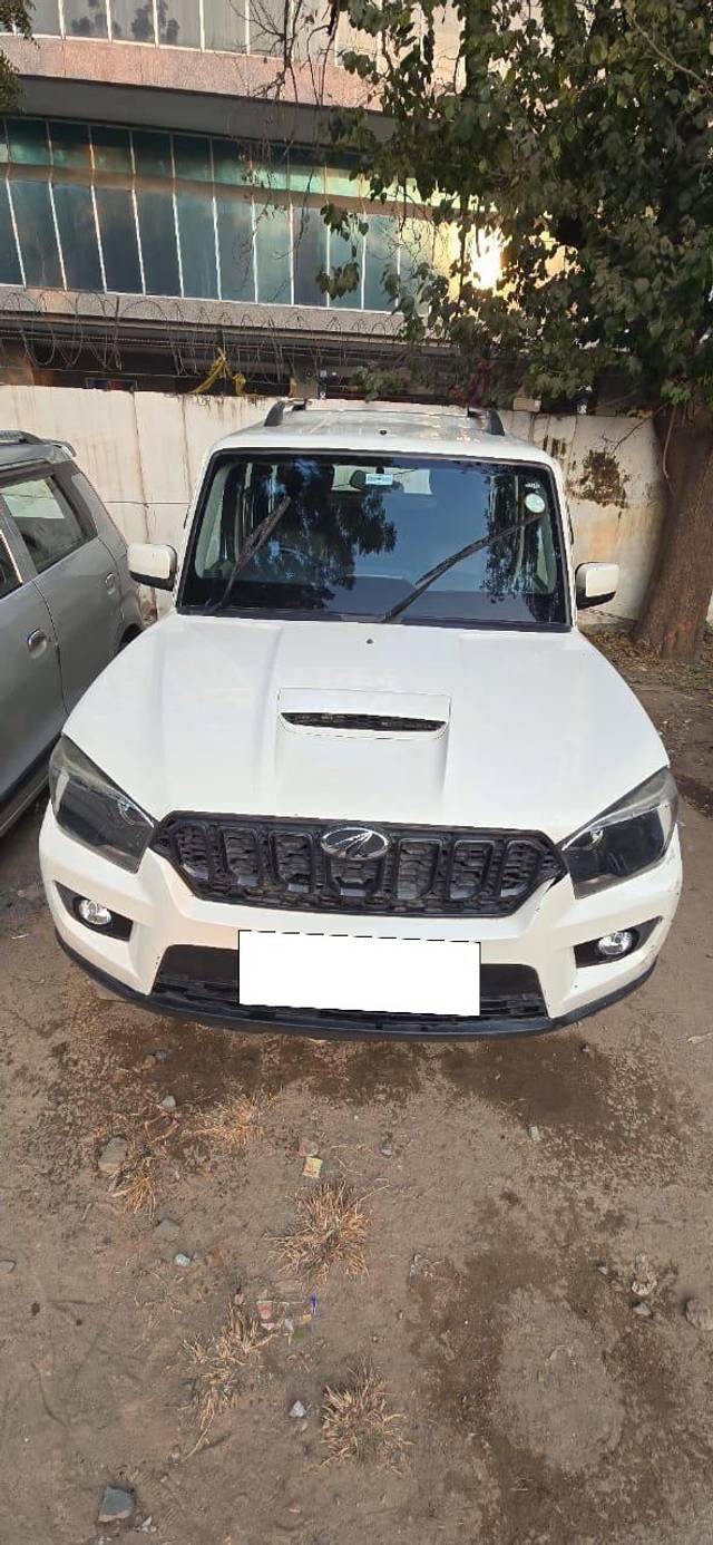 https://images10.gaadi.com/usedcar_image/4310805/original/processed_f74e988d2d4cdc6b19282433e93422e3.jpg?imwidth=6400