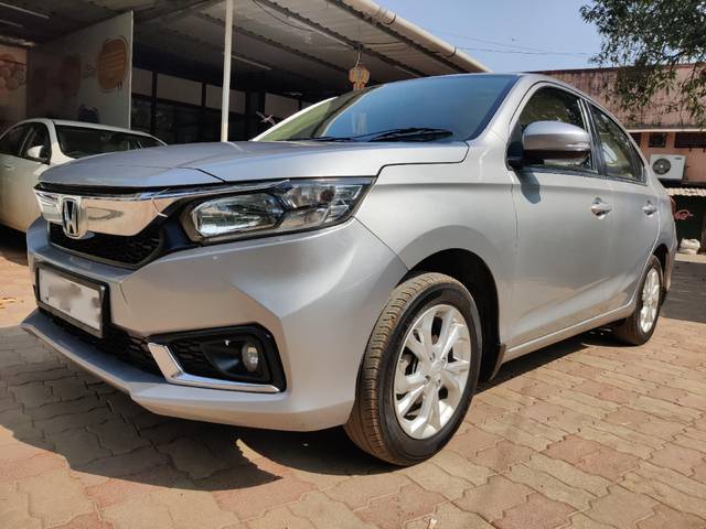 https://images10.gaadi.com/usedcar_image/4310841/original/processed_4785742320f398b1443e5a1aa76e9a49.jpg?imwidth=6400