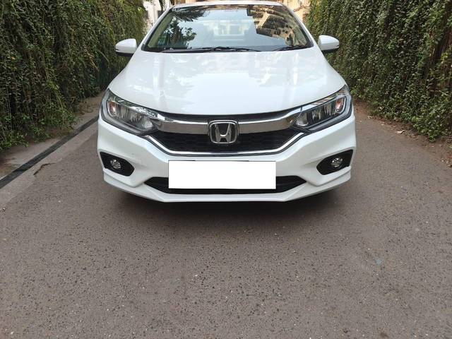 https://images10.gaadi.com/usedcar_image/4310858/original/processed_bb3ab18e100bddd2e53d2041cfad3be3.jpeg?imwidth=6400