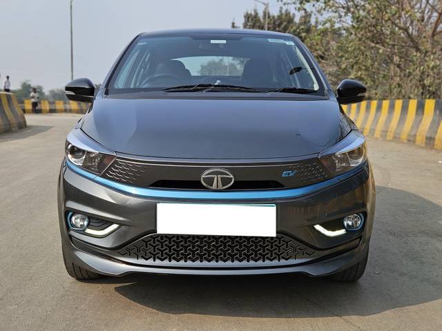 https://images10.gaadi.com/usedcar_image/4310880/original/processed_c8cda062b986b65ceff3e09c77251696.jpg?imwidth=6401