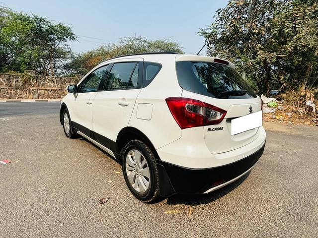 https://images10.gaadi.com/usedcar_image/4310888/original/processed_b3df746bd0818082ac6b313654c34d98.jpg?imwidth=6402