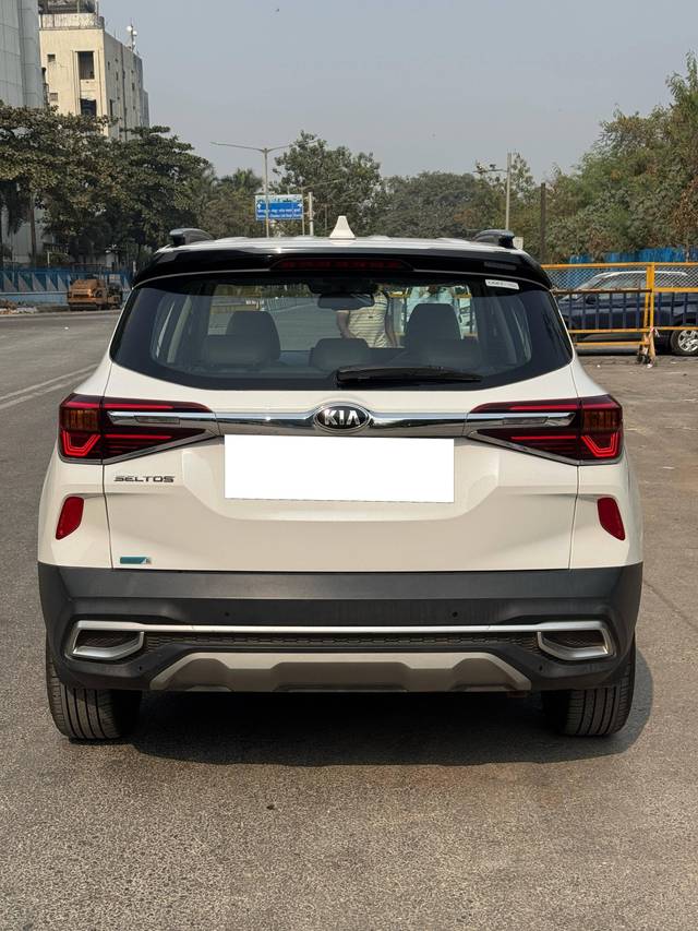 https://images10.gaadi.com/usedcar_image/4310908/original/processed_ce73af72cae0c2e0241832482c596327.jpg?imwidth=6402