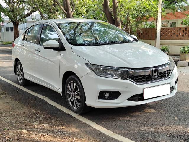 https://images10.gaadi.com/usedcar_image/4310948/original/processed_2eccdeacdaaeb82e6d96b5b0c467accf.jpg?imwidth=6400