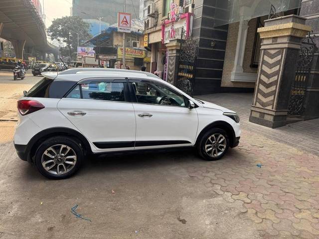 https://images10.gaadi.com/usedcar_image/4310956/original/processed_4d1101cd6aad27397ddd068fabb6b2dd.jpg?imwidth=6401