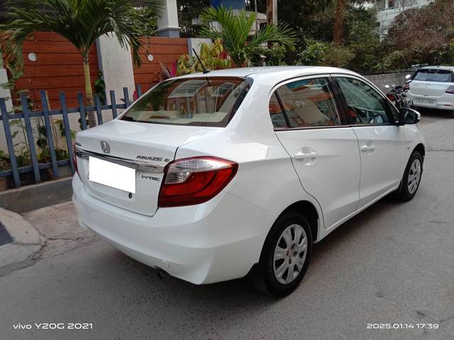 https://images10.gaadi.com/usedcar_image/4311048/original/processed_ed4038ebfcbc89cc15e24dffa78bf230.jpg?imwidth=6401