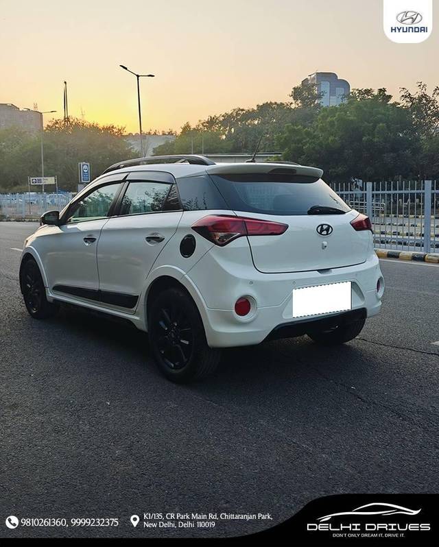 https://images10.gaadi.com/usedcar_image/4311067/original/processed_703c804d49f0a84af43472896455e786.jpg?imwidth=6402