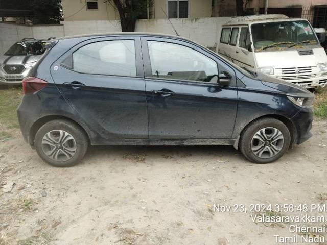 https://images10.gaadi.com/usedcar_image/4311088/original/processed_1fec3b45-247f-4669-b8df-b0ba66f33269.jpg?imwidth=6401