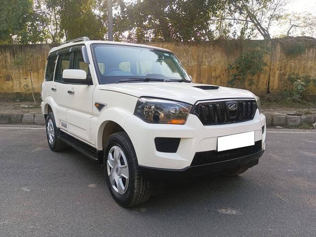 https://images10.gaadi.com/usedcar_image/4311155/original/processed_a1a7834795b65cd175d3852f43c81b70.jpg?imwidth=6400