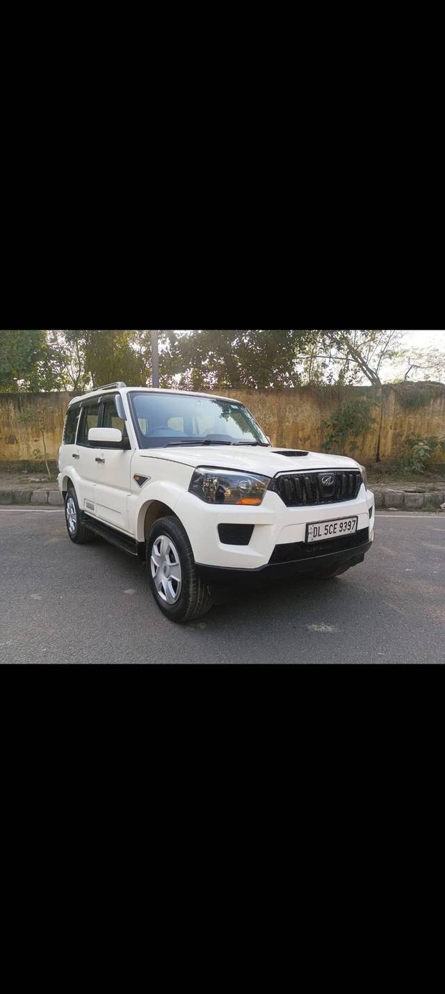 https://images10.gaadi.com/usedcar_image/4311202/original/processed_4c256205b6f6dd6d3cb40c4497eea78f.jpg?imwidth=6402