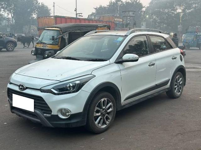 https://images10.gaadi.com/usedcar_image/4311379/original/processed_e75ec6c2-4f99-4ee1-8803-000460008511.jpg?imwidth=6400