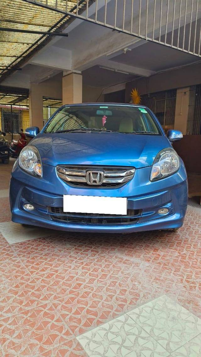 https://images10.gaadi.com/usedcar_image/4311393/original/bc3a84f8fa3301349082f1f8a160b04e.jpg?imwidth=6402