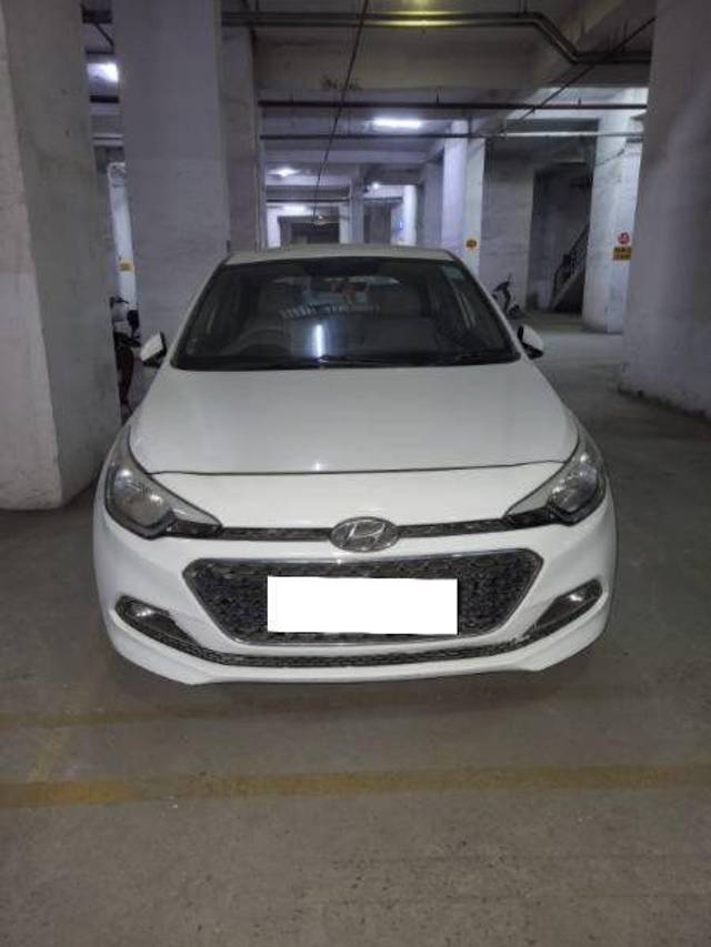 https://images10.gaadi.com/usedcar_image/4311407/original/15cd43175051bd7abefe255cb67b5975.jpg?imwidth=6400