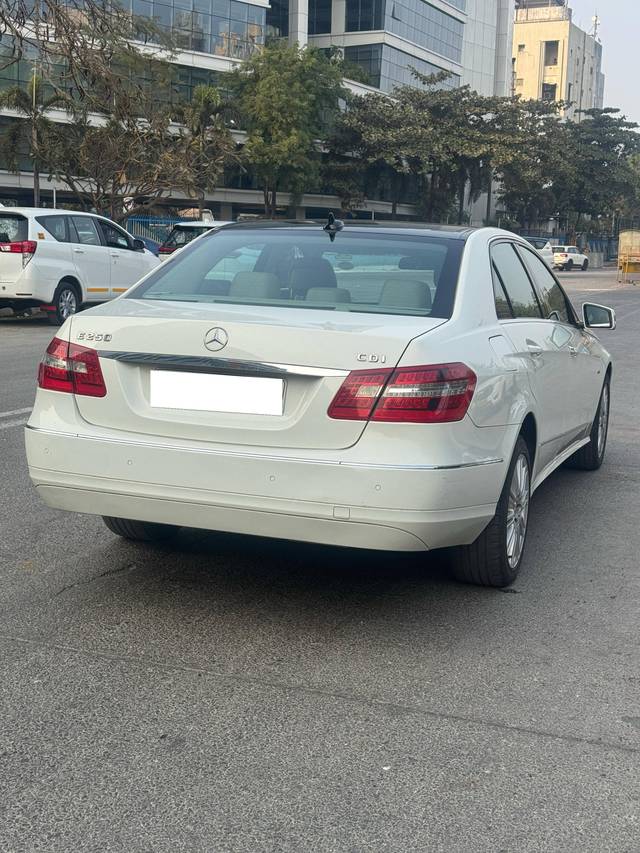 https://images10.gaadi.com/usedcar_image/4311481/original/processed_dbdbf396386dacaa9a371a51db17fcdd.jpg?imwidth=6402