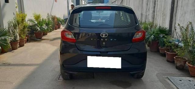 https://images10.gaadi.com/usedcar_image/4311486/original/42576e5e5b0fd132ceddd2c0750e1413.jpg?imwidth=6401