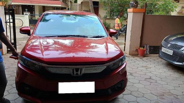 https://images10.gaadi.com/usedcar_image/4311524/original/b41f9b669ff18cc4bdc4b06d2f1ad687.jpg?imwidth=6400