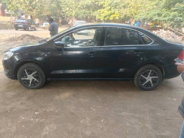 https://images10.gaadi.com/usedcar_image/4311569/original/d79b815c1bd411d79bc0a5a71cd1111b.jpg?imwidth=6402