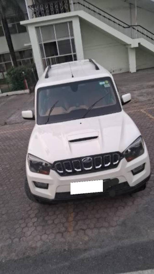 https://images10.gaadi.com/usedcar_image/4311608/original/processed_b11876d1-a8de-460b-bb41-c1ebafbb8007.jpg?imwidth=6400