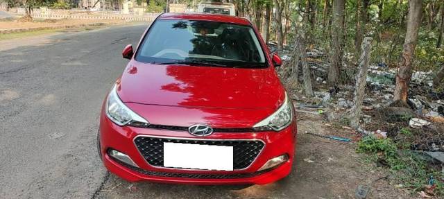 https://images10.gaadi.com/usedcar_image/4311613/original/processed_e4e15ca2-3902-4814-919f-4a5962a18976.jpeg?imwidth=6402