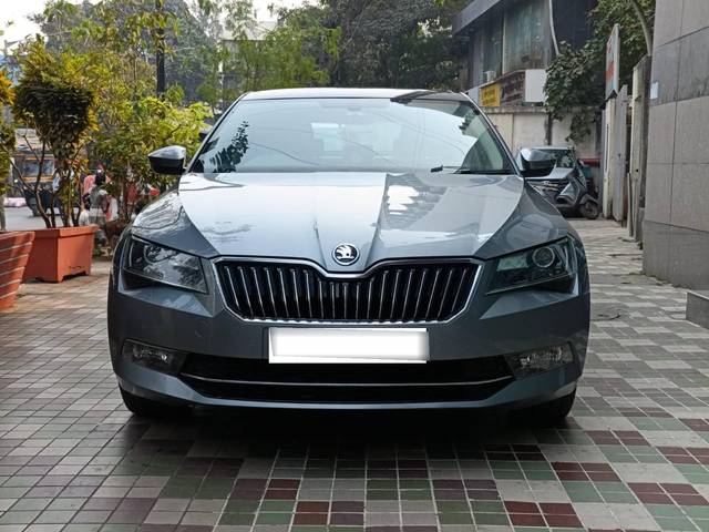 https://images10.gaadi.com/usedcar_image/4311675/original/processed_916e29828fbc17fdb6217659cac55cf6.jpeg?imwidth=6402