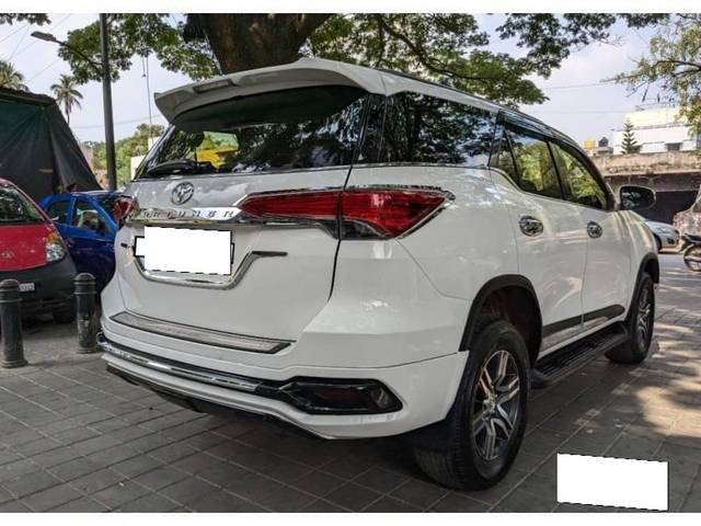 https://images10.gaadi.com/usedcar_image/4311792/original/processed_12e7721ec3128d4008a8280f15e5c28e.jpg?imwidth=6402