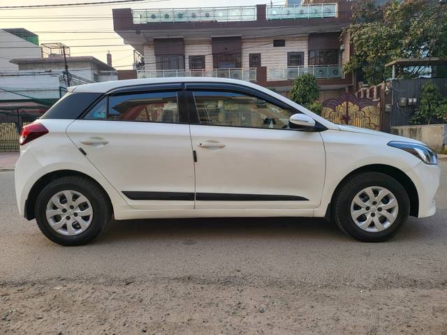 https://images10.gaadi.com/usedcar_image/4311815/original/277d4b517cf490f69bccc85c7031826e.jpg?imwidth=6401