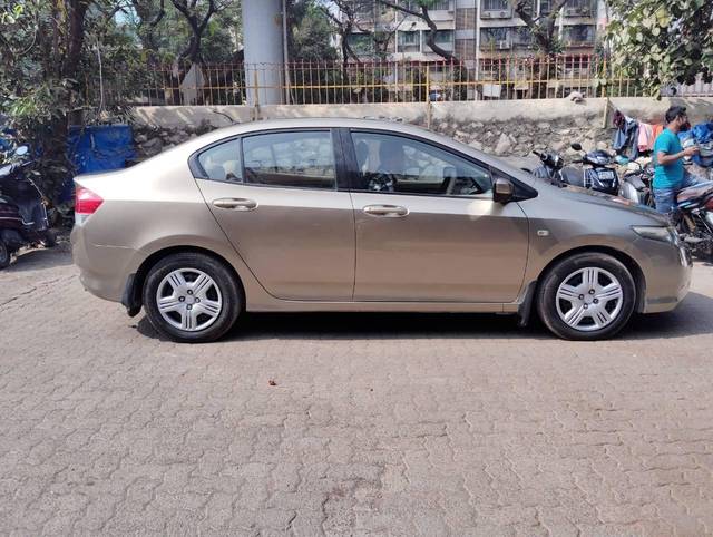 https://images10.gaadi.com/usedcar_image/4311951/original/processed_2116ab5fc6f3c4d956b80d026226b47a.jpg?imwidth=6401