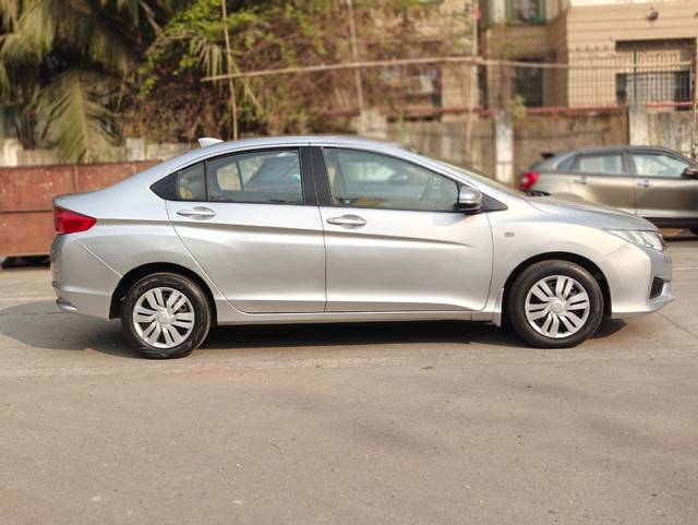 https://images10.gaadi.com/usedcar_image/4312005/original/65fc13c5309ec43775ed3fd010206dd2.jpg?imwidth=6401