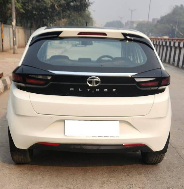 https://images10.gaadi.com/usedcar_image/4312015/original/processed_3164d2cc1852191bf929d4d38718db34.jpg?imwidth=6402