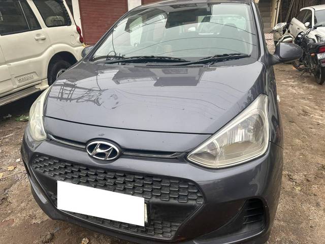 https://images10.gaadi.com/usedcar_image/4312024/original/processed_2076c90aa6a1eb2dd95f3996a604e4a3.jpg?imwidth=6401