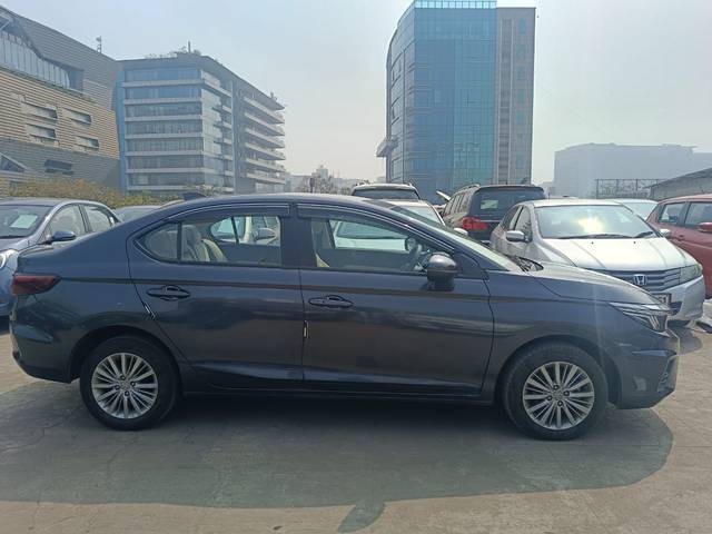 https://images10.gaadi.com/usedcar_image/4312064/original/5a5a1576bf9a3f7dffd08c19366a7d76.jpg?imwidth=6401