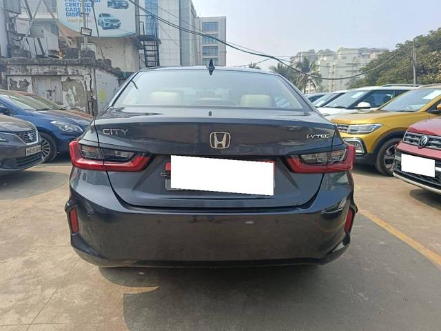 https://images10.gaadi.com/usedcar_image/4312064/original/processed_ba1abd5e3efb45a587a97fb82950e28d.jpg?imwidth=6402