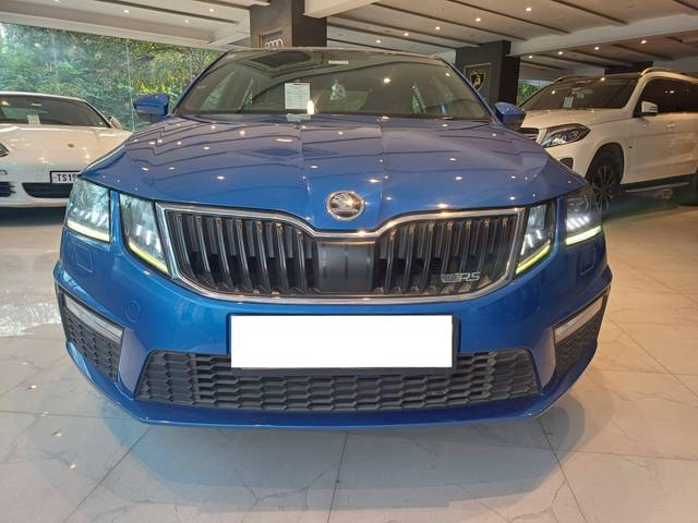 https://images10.gaadi.com/usedcar_image/4312066/original/processed_35a61ff2cde3381b3fab8a33cd7d1ab3.jpg?imwidth=6402