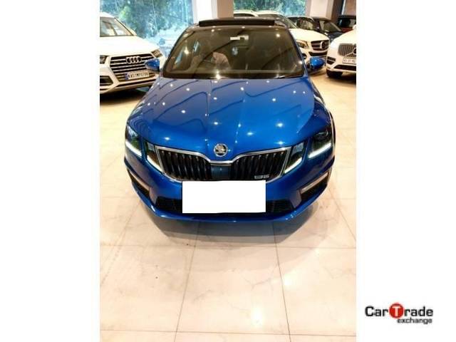 https://images10.gaadi.com/usedcar_image/4312066/original/processed_e9a4f3ef391bf48e6921d32b13129120.jpg?imwidth=6401