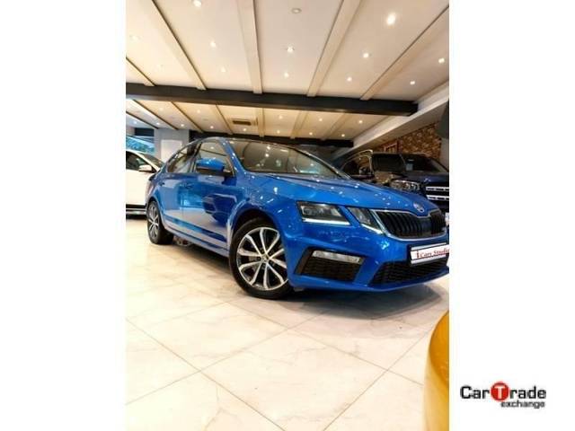 https://images10.gaadi.com/usedcar_image/4312066/original/processed_f0c6d21dc7e7ec62e554b29d554348b7.jpg?imwidth=6400