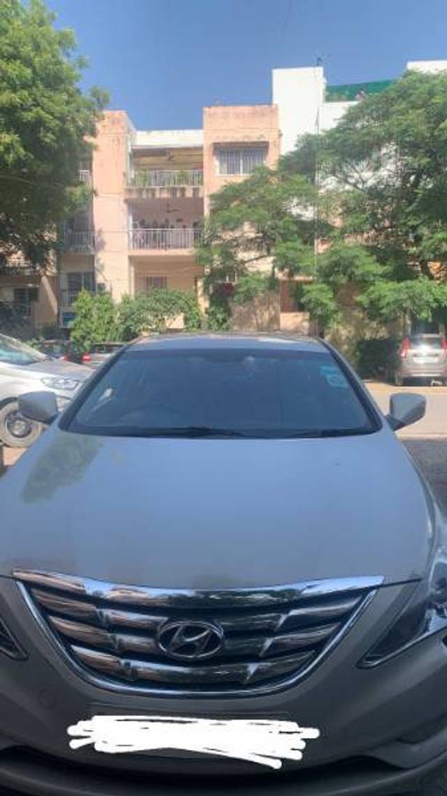 https://images10.gaadi.com/usedcar_image/4312132/original/51612f95f35a482d4762bad7e7bd9d22.jpeg?imwidth=6400