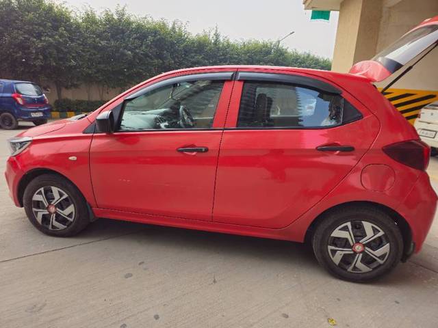 https://images10.gaadi.com/usedcar_image/4312135/original/d84885af574956c1d5deb87df10299aa.jpg?imwidth=6402