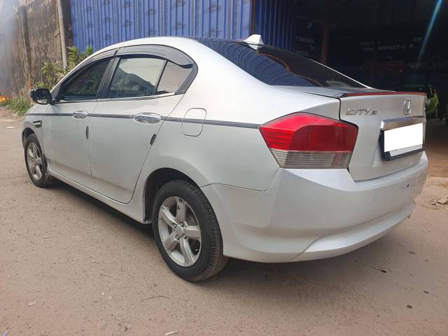 https://images10.gaadi.com/usedcar_image/4312146/original/processed_b4998796e4bf0c52a6a0eb1f67d81469.jpg?imwidth=6402