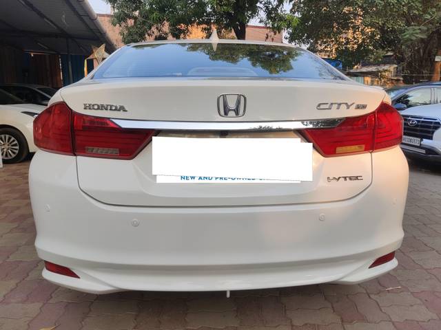 https://images10.gaadi.com/usedcar_image/4312280/original/processed_1ce3fc483d24c2fb880150abc9fef2d4.jpg?imwidth=6402