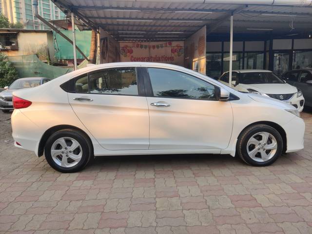 https://images10.gaadi.com/usedcar_image/4312280/original/processed_2c17e8f5f832f9ec81ef875d2f217a40.jpg?imwidth=6401