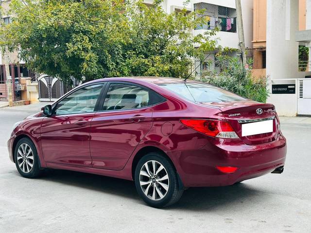 https://images10.gaadi.com/usedcar_image/4312312/original/processed_25e3a1a65e6a1089aae9bb917e4e8026.jpg?imwidth=6402