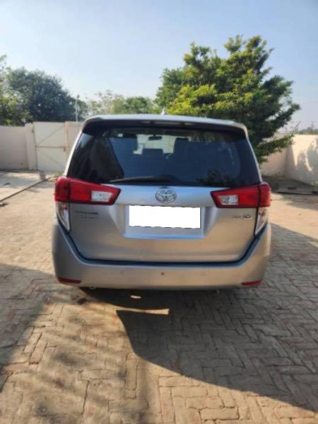 https://images10.gaadi.com/usedcar_image/4312338/original/processed_4bad092c-b980-417f-b07b-75001149d47b.jpg?imwidth=6402