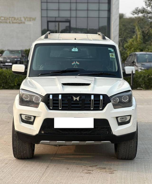 https://images10.gaadi.com/usedcar_image/4312511/original/processed_b41a85617876e75a812963f27be91376.jpg?imwidth=6402