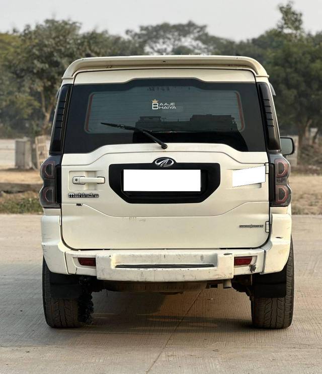 https://images10.gaadi.com/usedcar_image/4312511/original/processed_f34315187bbf6f2ac6497e21969d3ae2.jpg?imwidth=6401