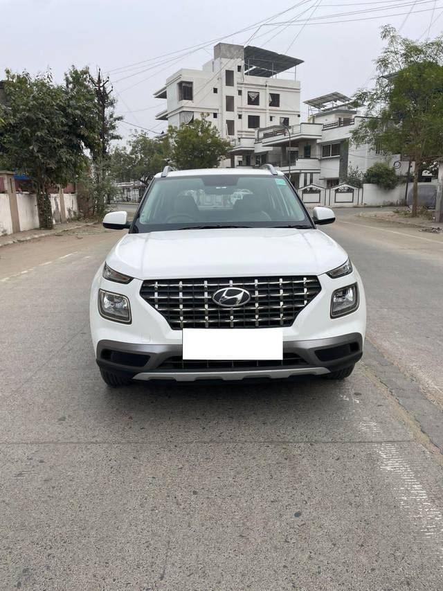 https://images10.gaadi.com/usedcar_image/4312619/original/processed_21ed75d9e72f3706fb46347a76b369e8.jpg?imwidth=6400