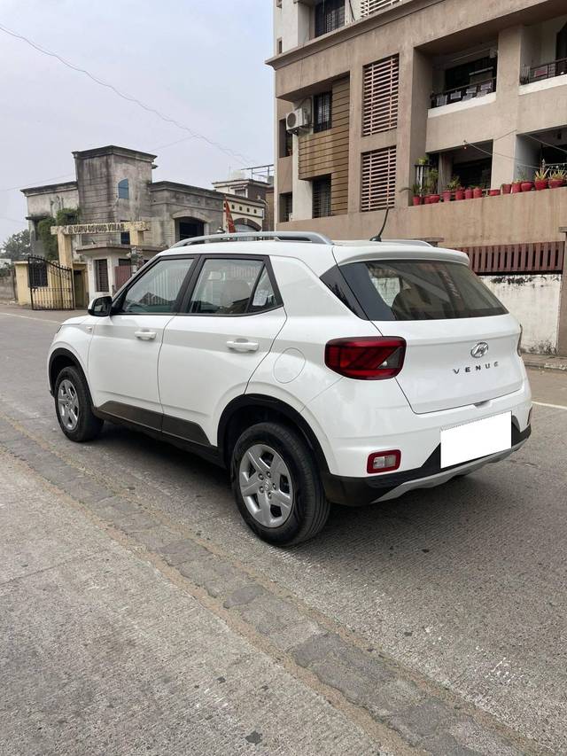 https://images10.gaadi.com/usedcar_image/4312619/original/processed_7591071efdfa5a39cfe1fda2456eb1f0.jpg?imwidth=6402