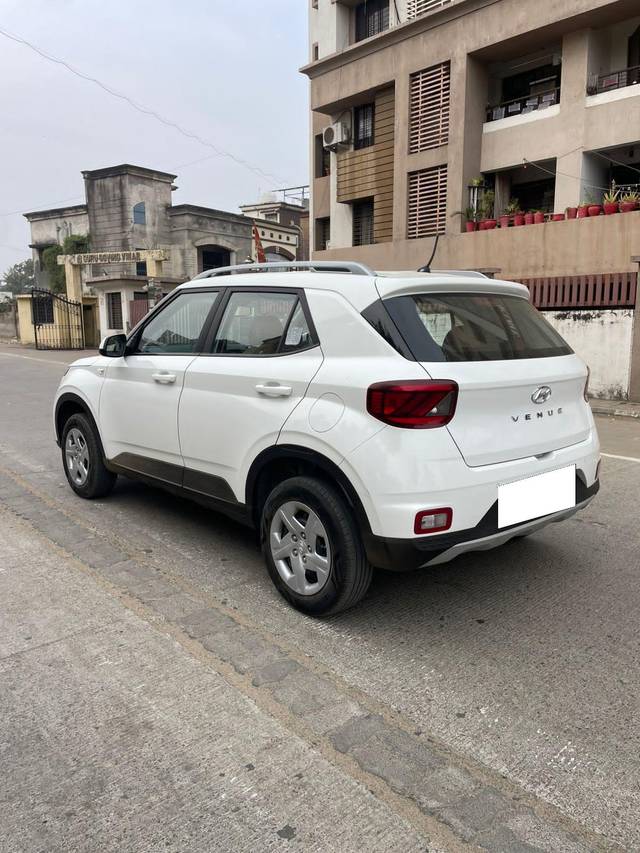 https://images10.gaadi.com/usedcar_image/4312619/original/processed_a0498f9f28296601916592c01a1004ae.jpg?imwidth=6402