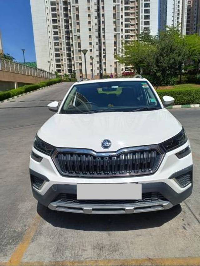 https://images10.gaadi.com/usedcar_image/4312747/original/a1d60445d0956e4c46c8c1ec24c885c8.jpg?imwidth=6400