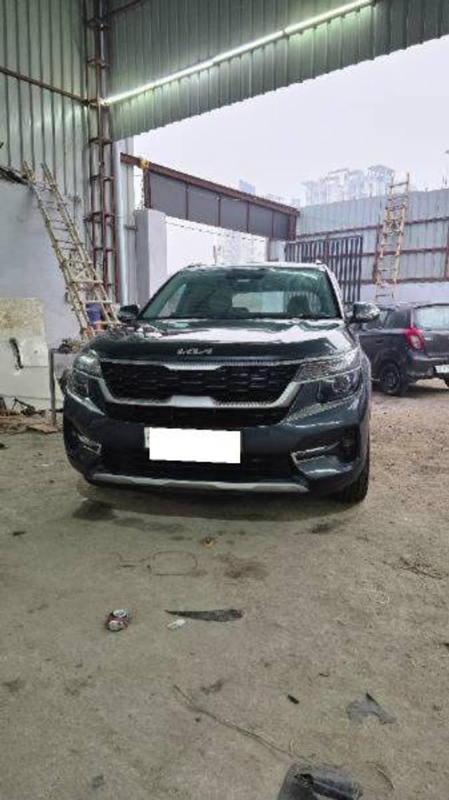 https://images10.gaadi.com/usedcar_image/4312749/original/cf192942e4a54d387e336e6474b960fc.jpg?imwidth=6400